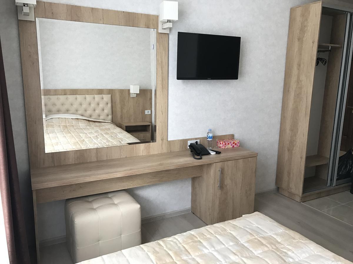 Caral Hotel Comrat ภายนอก รูปภาพ