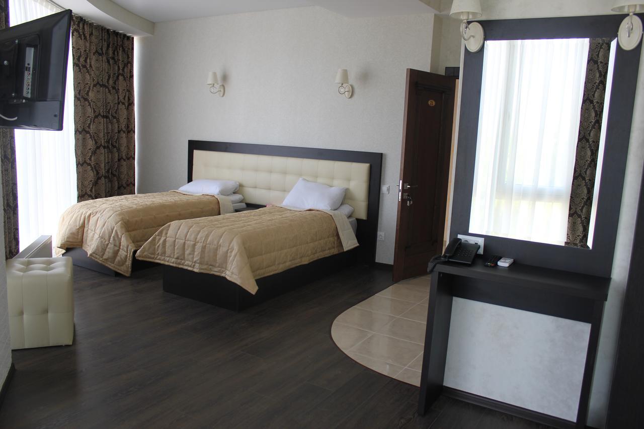 Caral Hotel Comrat ภายนอก รูปภาพ